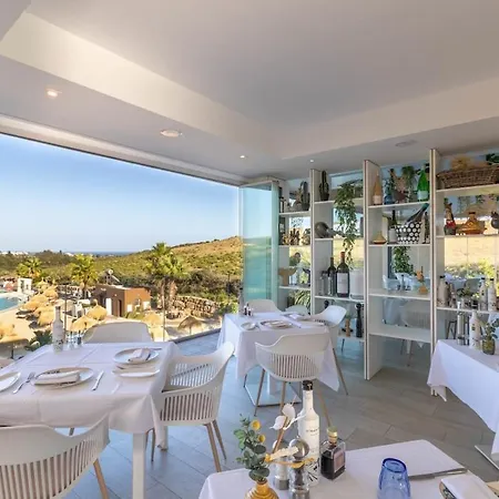 Spacious 2 Bed & Solarium Alcazaba Lagoon Al2017 Estepona